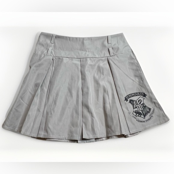 Warner Bros. Dresses & Skirts - Harry Potter Women's Small A-Line Skirt Hogwarts School Logo Gray Black Pleated